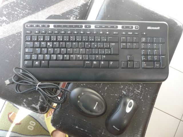 Ordinateur,Clavier ordinateur Microsoft Sans Fil avec souris dans Souris, claviers et webcaméras  à Granby