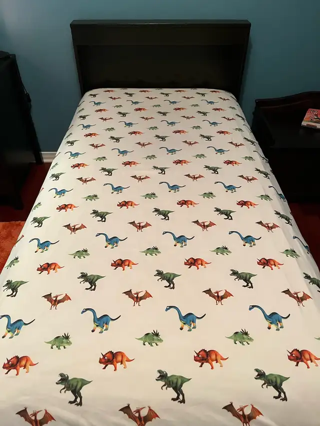Lit simple en bois in Beds & Mattresses in Laval / North Shore - Image 6