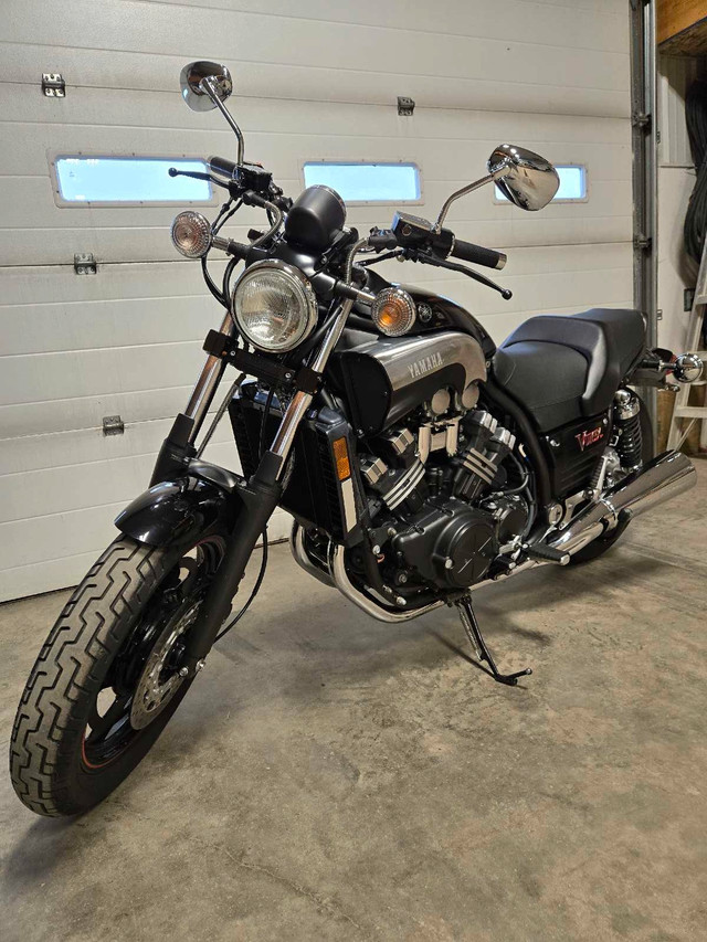 2006 Yamaha V-Max 1200 in Street, Cruisers & Choppers in Saskatoon - Image 2