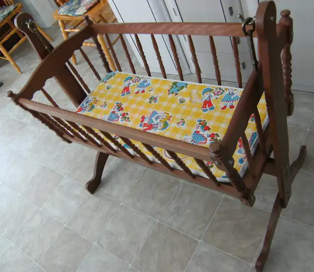 Ancien berceau en bois in Cribs in Edmundston - Image 2