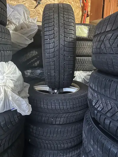 225/60/16 Brand: Michelin X - ICE Vehicle: Toyota Avalon 2014 Dot: 3716 Tires with rims included Pri...