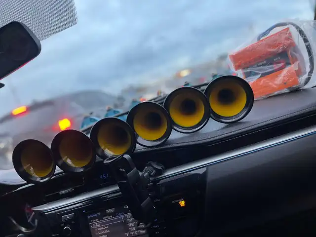 Air pressure truck horn. Punjbi  +60song in Motorcycle Parts & Accessories in Mississauga / Peel Region - Image 5