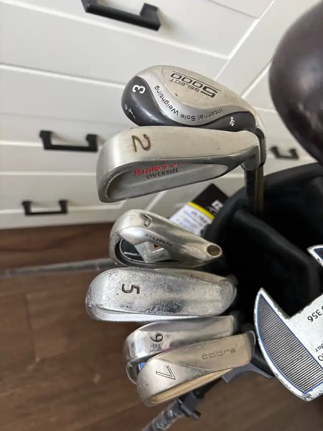 women’s right handed golf clubs and bag  in Golf in Guelph - Image 4