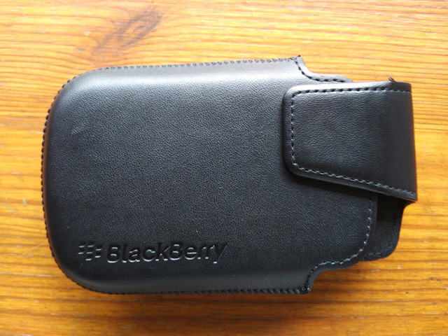 Blackberry Bold 9900 swivel holster - genuine leather in Cell Phone Accessories in Mississauga / Peel Region
