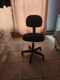 Computer chair with weels