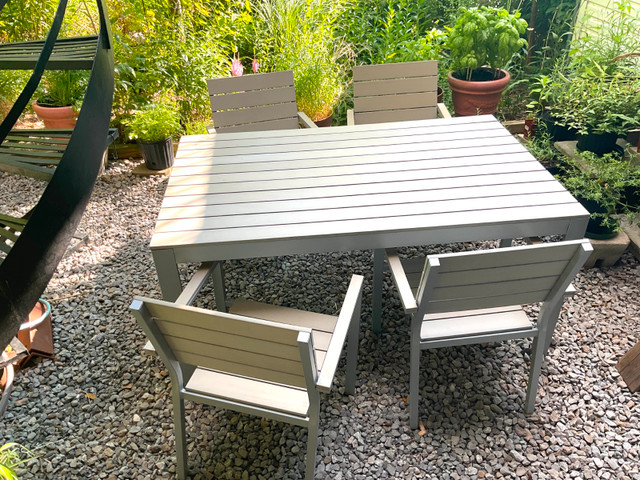 Table de jardin IKEA dans Mobilier pour terrasse et jardin  à Ville de Montréal
