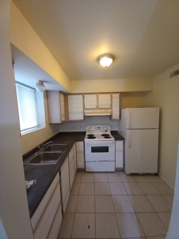 Two Bedroom Apartment for Rent closer to shopping mall/ Bridge Long