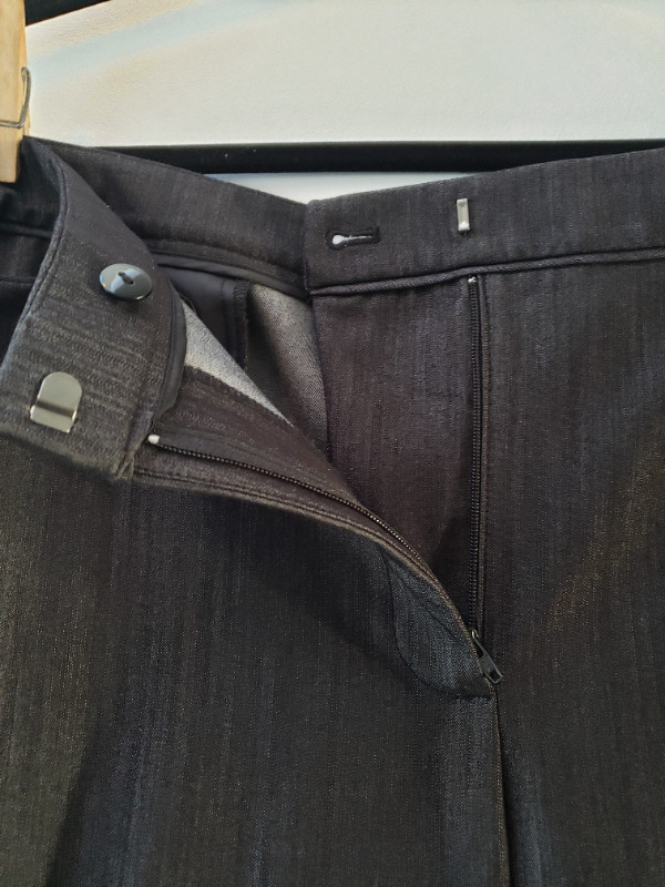 Calvin Klein Women's Size 12 Charcoal Grey Dress Pants in Women's - Bottoms in Markham / York Region - Image 4