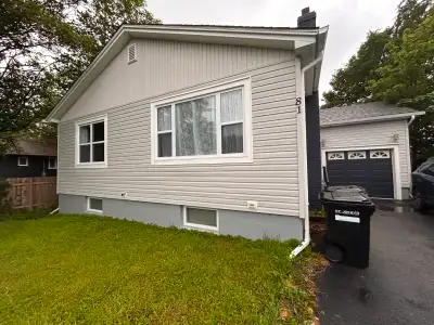 2 bedroom apartment in a detached house in the city’s east end located to all conveniences. 6 minute...
