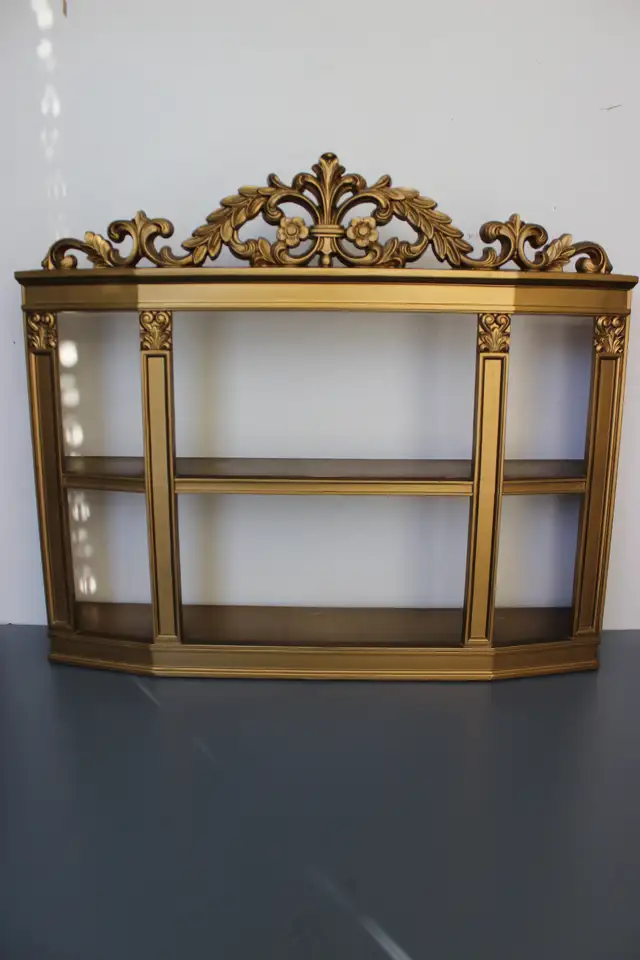 Vintage Syroco Curio Wall Cabinet Ornate Hollywood Regency Shelf in Storage & Organization in Ottawa - Image 3