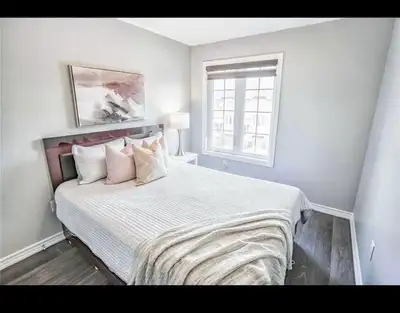 Two Bedrooms available for rent in a 3 bedroom spacious house with kitchen/ living area. Wifi/Two Pa...