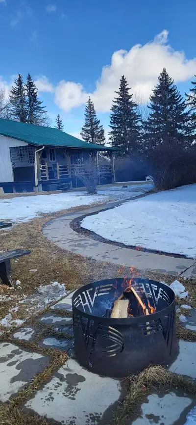 Looking for a Roommate.Prefer a male one. Going through a separation.I live out on acreage just a fe...
