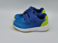 Boys velcro shoes blue & green size 5 brand new/souliers garçons