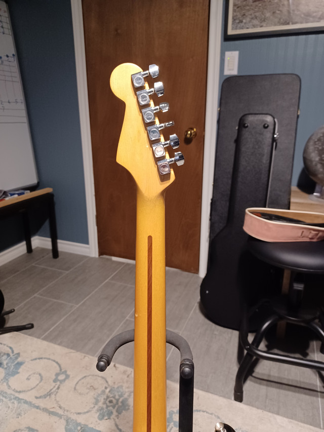 Fender Guitar Stratocaster in Guitars in Kitchener / Waterloo - Image 4