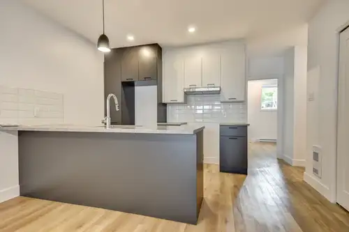 5½ à louer * NÉGO 2235 rue Desmarteau Beau 5 ½ au sous-sol bien entretenu, situé dans un secteur tra...