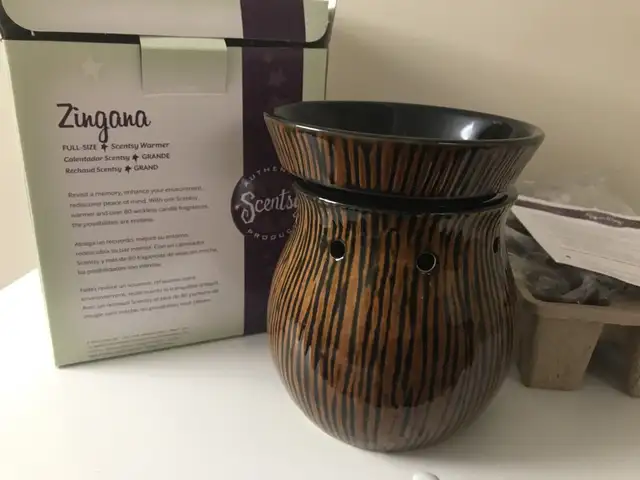 Scentsy warmer in Home Décor & Accents in Markham / York Region - Image 2