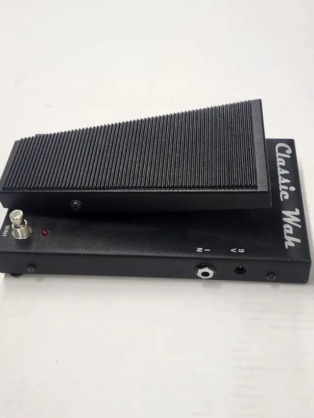 Morley pba-2 classic WAH pedal with 2 patch cords in Amps & Pedals in Windsor Region - Image 4