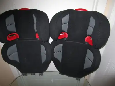 dossier de siège d appoint noir A-1 très propre 15$ chaque!!!!, View more