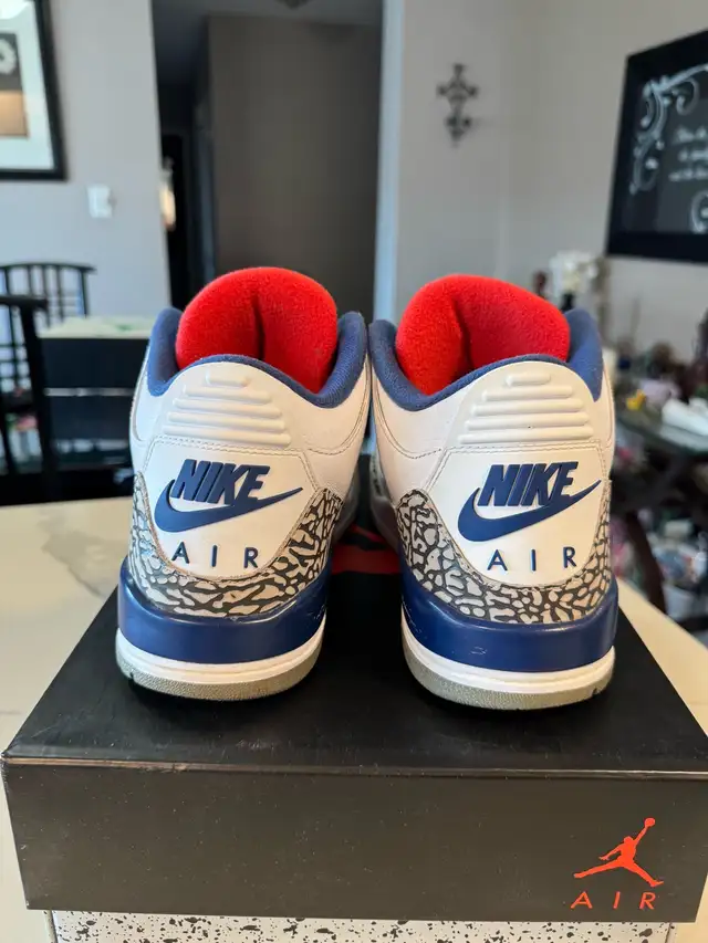 Air Jordan 3 True Blue - Size 9.5M in Men's Shoes in City of Toronto - Image 5