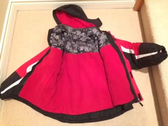 Men's Coats (XS, S) and Boy's winter coat (M) in Kids & Youth in City of Toronto - Image 11