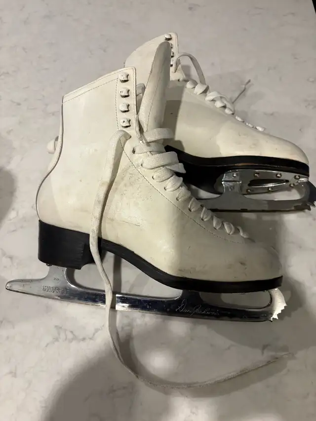 women’s don Jackson figure skates 7.5 in Skates & Blades in Guelph - Image 2