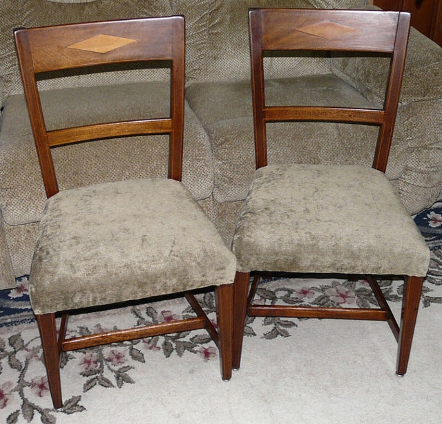 Pair Antique Mahogany Side Chairs.  And Victorian Settee. in Home Décor & Accents in Kingston - Image 4