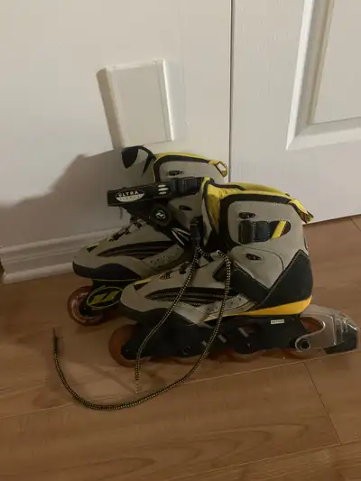 Patin a roue aligné grandeur 9 1/2 pour homme prix $25 merci