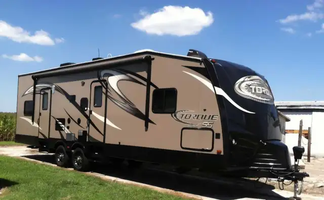 2014 37 Ft Heartland 290 SS Torque TOY HAULER in Travel Trailers & Campers in Cape Breton - Image 2