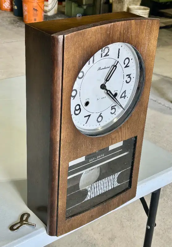“Brentwood” 31 Day Wall Clock (w Pendulum & Key) in Home Décor & Accents in Mississauga / Peel Region - Image 3