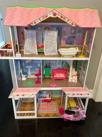 Doll house with accessories 