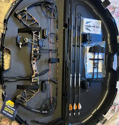 Everything Brand new never used at all ! Bow case quiver arrows release broadheads specs in pictures