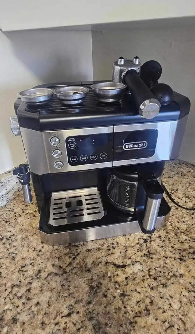 De'Longhi All-in-One Combination Coffee and Espresso Machine  in Coffee Makers in London - Image 2