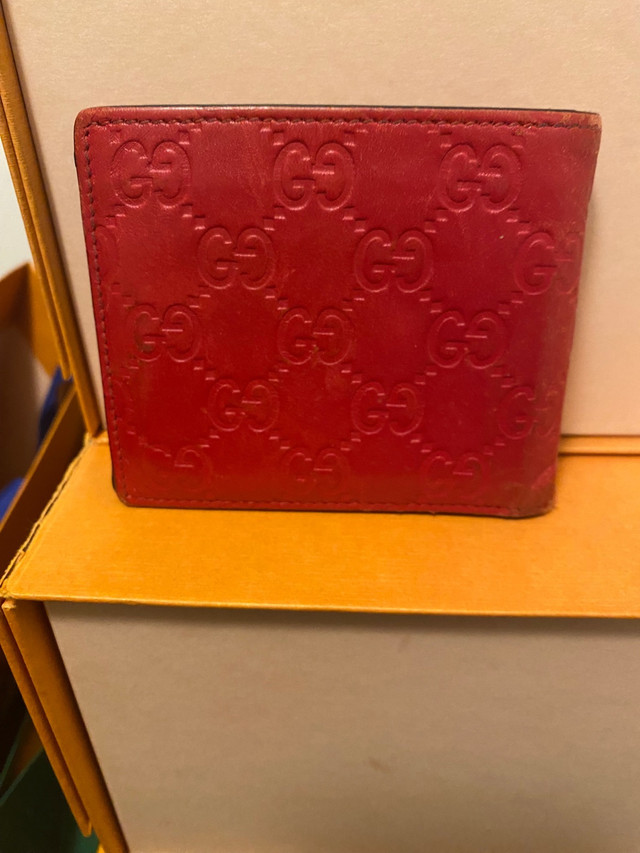 Used Red Leather Gucci Bifold Wallet in Men's in City of Toronto - Image 3