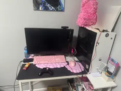 40” L shaped desk bought it two months ago. No damages