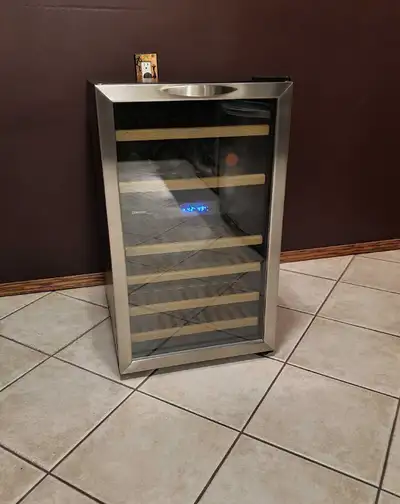 Danby Designer Dual Zone Wine/Beverage Fridge LED Interior lighting and blue display thermostats Tin...