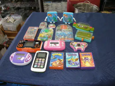 Lot de 17 Petit Jeux Jouet Électronique et Jeu a Boule jeu de collection & pour Jouet - 25$ pour le...