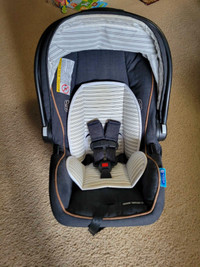 Graco infant carseat with stroller and bassinet for stroller 