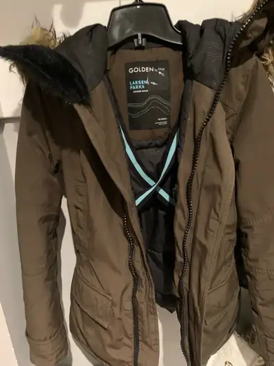 Golden By TNA from Aritzia Larsen Parka Olive XXS Gently used and in great condition $100 OBO