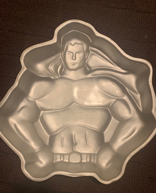Vintage 1977 DC Comics Superman Super Hero Aluminum Cake Mold in Arts & Collectibles in City of Halifax - Image 2