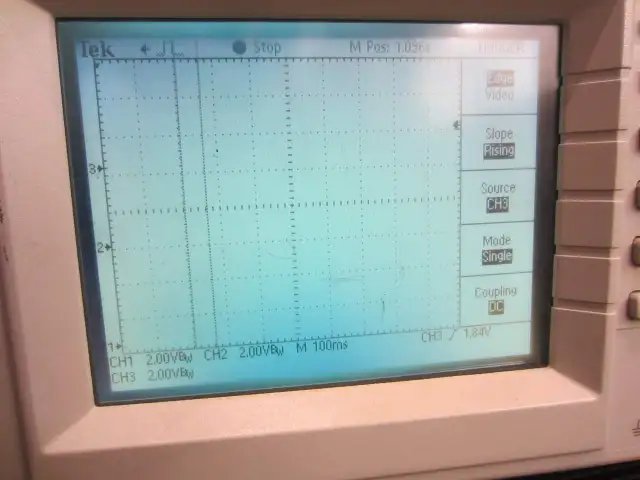 Digital Oscilloscope Tektronix TDS224, 4-channel, 100MHz in General Electronics in City of Montréal - Image 3