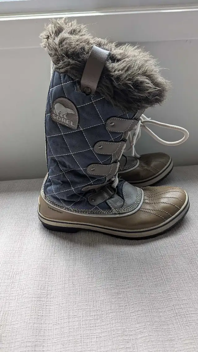 Sorel Women's Winter Boots - Size 9 in Women's - Shoes in City of Toronto - Image 3