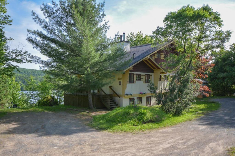 3 1/2 à louer dans SteAgathedesMonts Locations longue durée