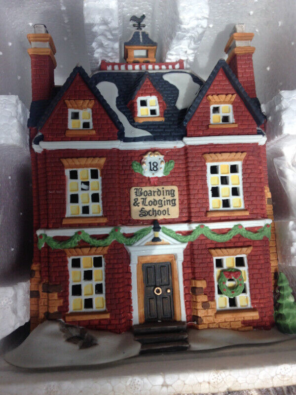 DEPT 56 - DICKENS  LIMITED EDITION BOARDING & LODGING SCHOOL #18 in Arts & Collectibles in Markham / York Region