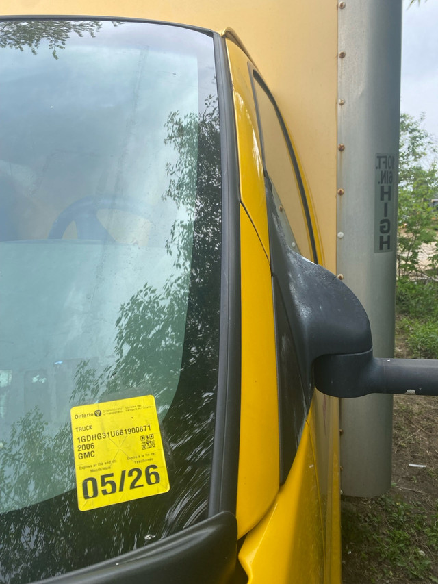 2006 GMC Savana 16ft Cube Van – Strong 6.0L V8  – in Cars & Trucks in City of Toronto - Image 4