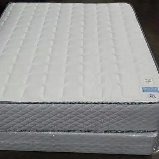Cadre de lit à vendre (simple, double, queen, king) in Beds & Mattresses in City of Montréal - Image 3