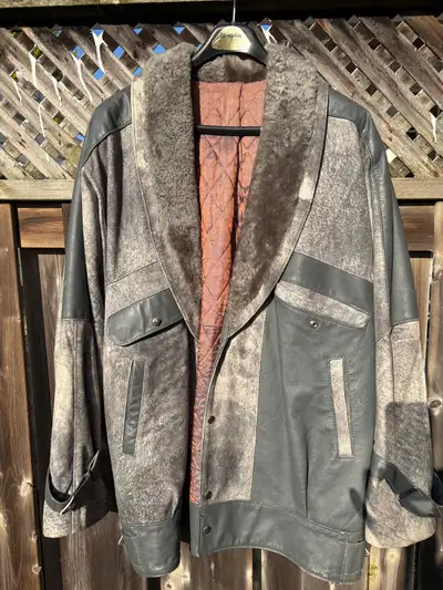 MENS LARGE  100% SHEEPSKIN AND LEATHER COAT   paid $850, View more