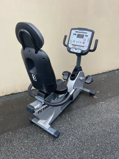TRUE CS900 Recumbent Bike, self powered, View more
