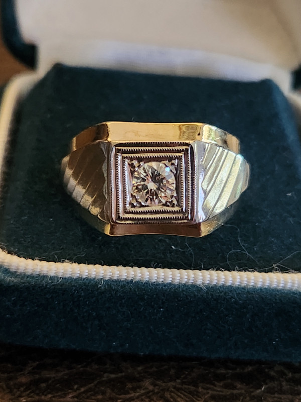 Man's custom Diamond / Gold ring for sale. in Jewellery & Watches in Hamilton - Image 3