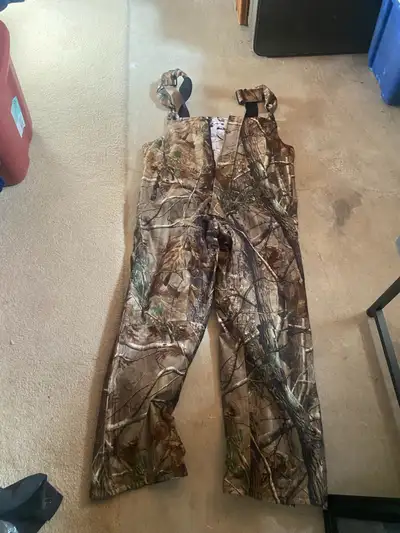 Men’s Like New Camo insulated Pants, View more