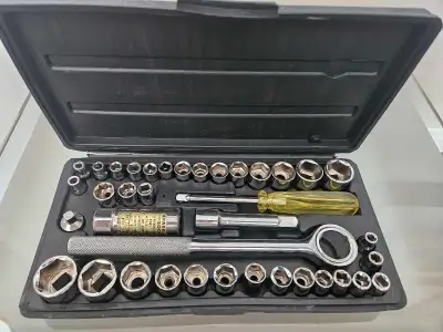 40 pc Socket Wrench Set Metric & Inch, View more